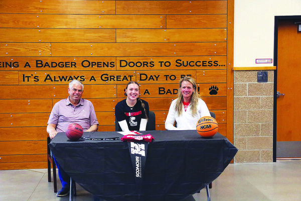 Limon High School senior Jentri Marx signed a letter of intent this week to play basketball for the Hastings Broncos in Nebraska.  Jentri plans to major in Marketing.  Seated with her are her mother and father, Ginger and Dave Marx.